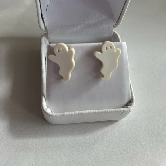 3/$20 Cute White/Cream Ghost Halloween Stud Earrings - Picture 1 of 3